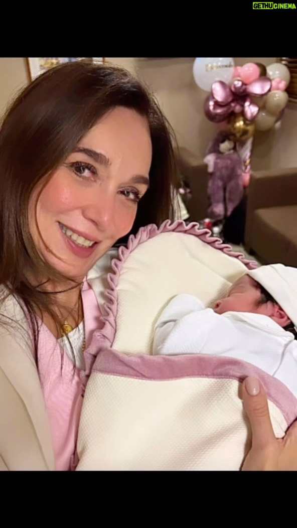 Nohely Arteaga - 4.5K Likes - Te despido con amor y gratitud 2024
Gracias por todo lo recibido , lo aprendido, por lo no tan bueno porque aprendí a valorar cada día, aprendí a que debo estar más en el aquí y en el ahora, gracias por los cambios que me ayudan a madurar y a valorar!
A los que ya no están en este plano sé que
encontraron La Paz y Serenidad 🙏
Cierro el 2024 con un nuevo rol el de abuela y eso llena
de alegría , entusiasmo y felicidad mi ❤️
Gracias, Gracias, Gracias🤩
Te doy la bienvenida 2025 con humildad para seguir aprendiendo y disfrutando este camino de aventuras que es la vida!
Para ustedes abrazos de luz y bendiciones 😊🥰