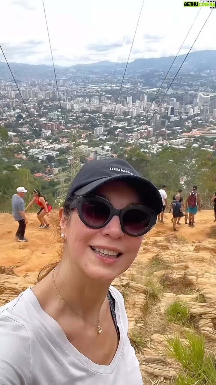 Nohely Arteaga - 5.4K Likes - Disfrutar el Ávila para tener la buena
energía de la montaña, y recibir el 2025 con el
bienestar de la naturaleza 😀❤️💚❤️
Les mando un gran abrazo de luz y bendiciones 🤗