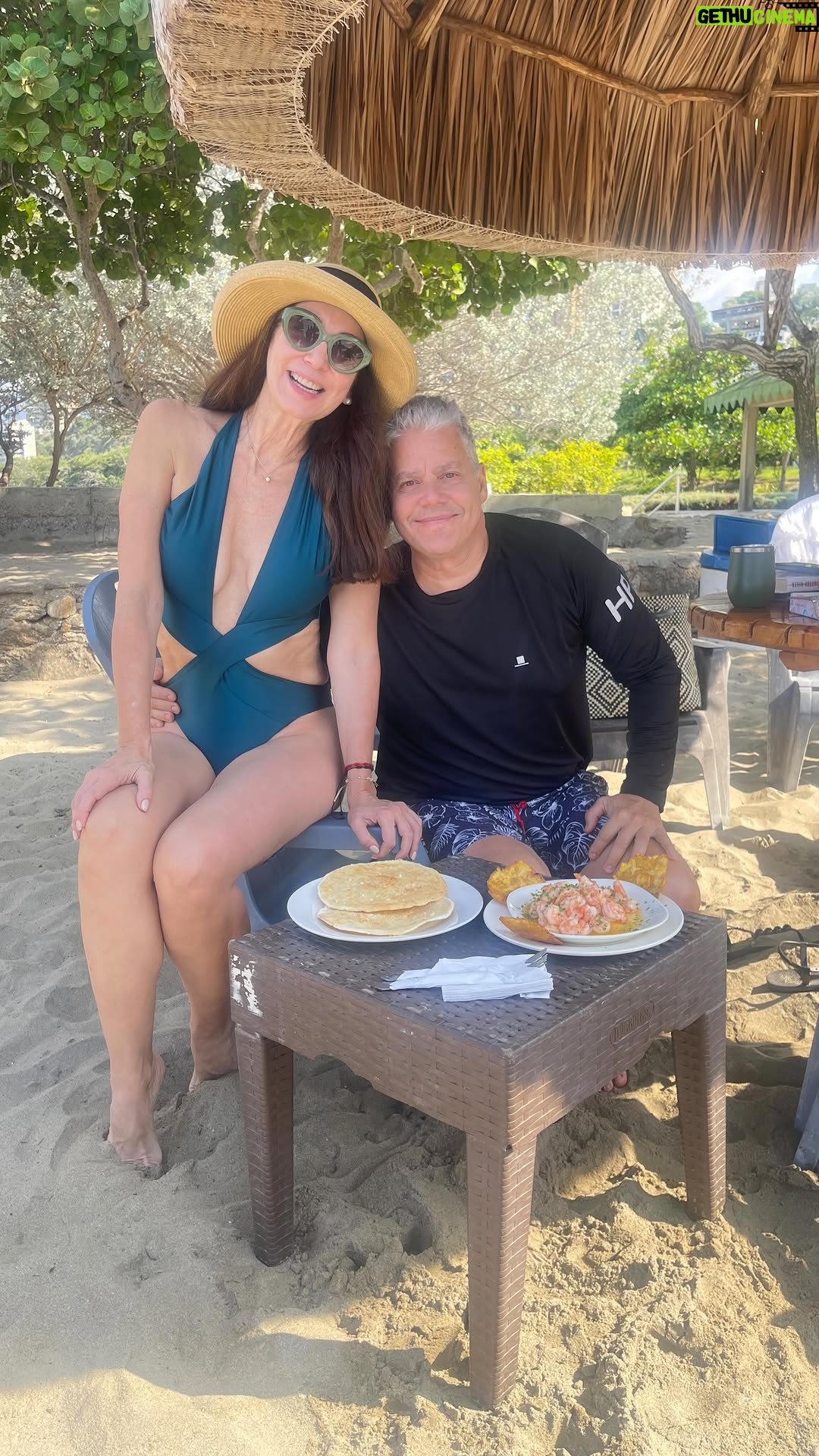 Nohely Arteaga - 15.5K Likes - Feliz sábado ☀️
Un bañito de playa antes
de despedir el 2024😁