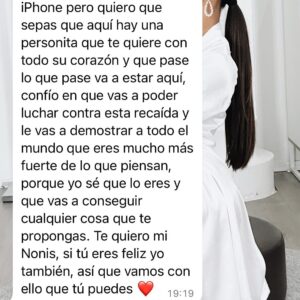 Nona Sobo Instagram - La lampara se ve rara