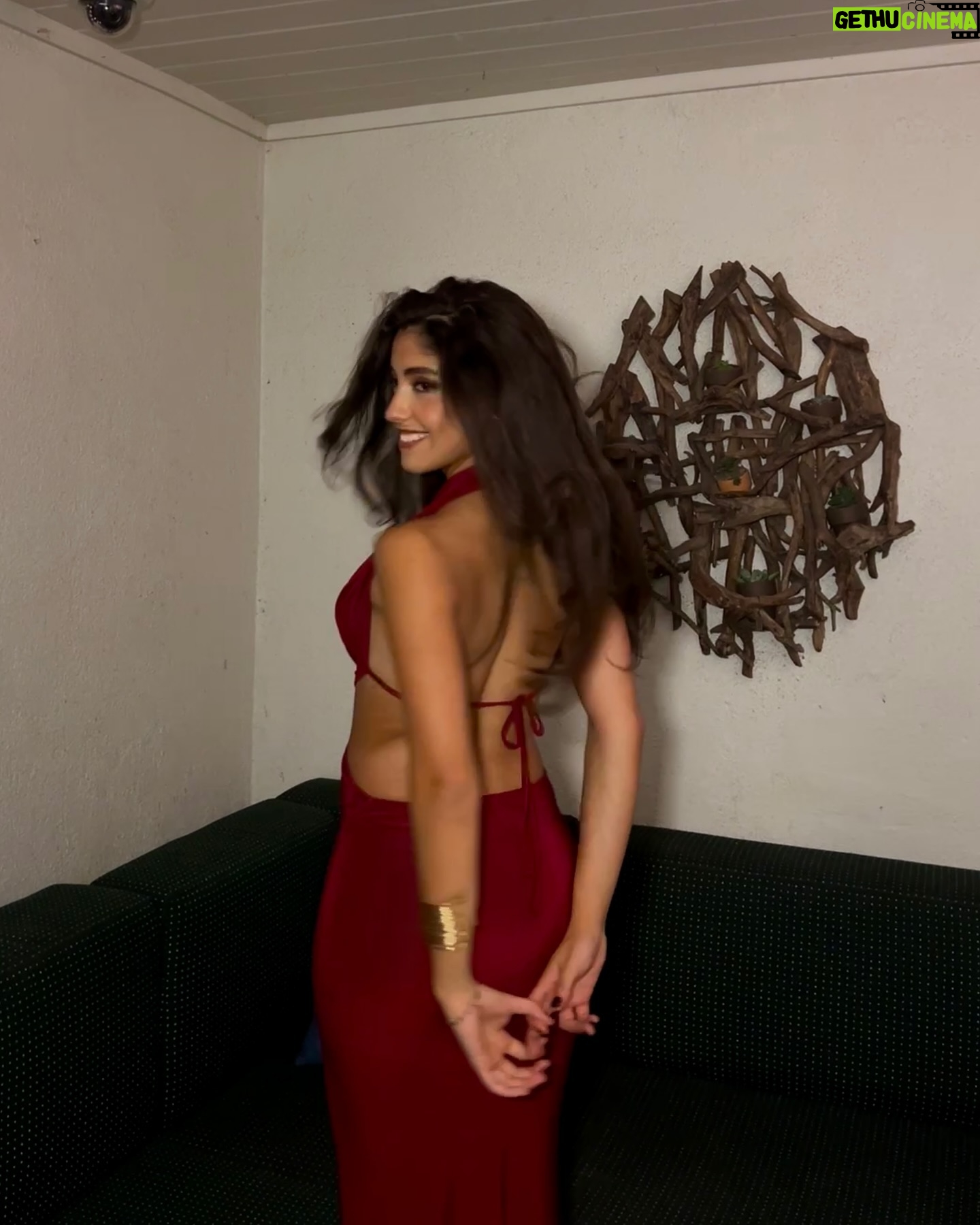 Nour Ardakani - 36.2K Likes - 🎈