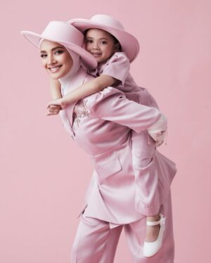Nur Fazura Instagram - I prayed for a best friend, HE sent me my daughter. @nurfatimaisya 💕 

#mygirl #mypurpose #mylegacy

both of us, proudly in @zaimizulkafli ✨