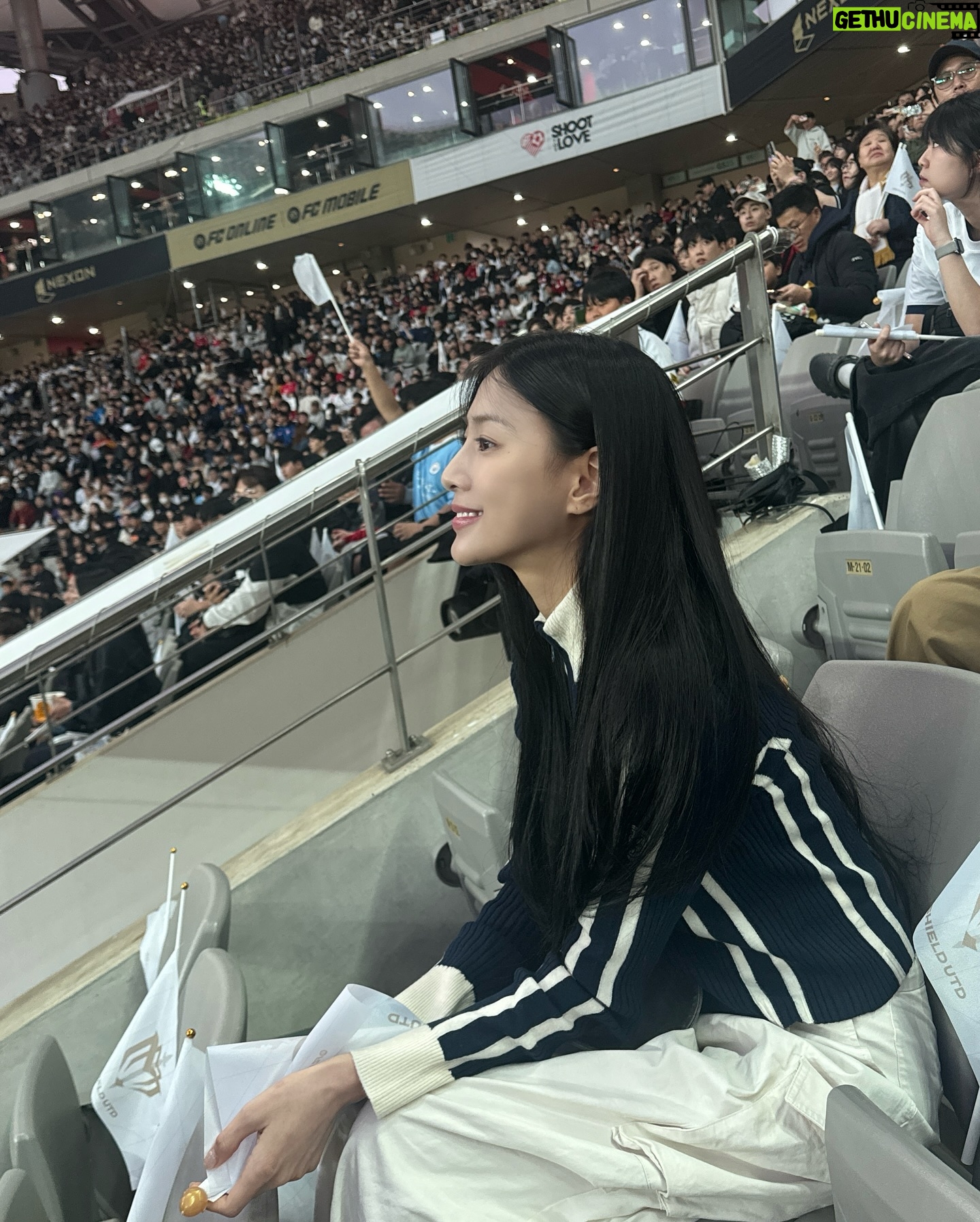 Oh Ha-young - 42.2K Likes - 내가 지금 보고 있는 게 게임이 아니라 현실이 맞는지...⚽️
레전드들의 경기 볼 수 있음에 감동받고 또 감사했습니다❤️
#넥슨아이콘매치