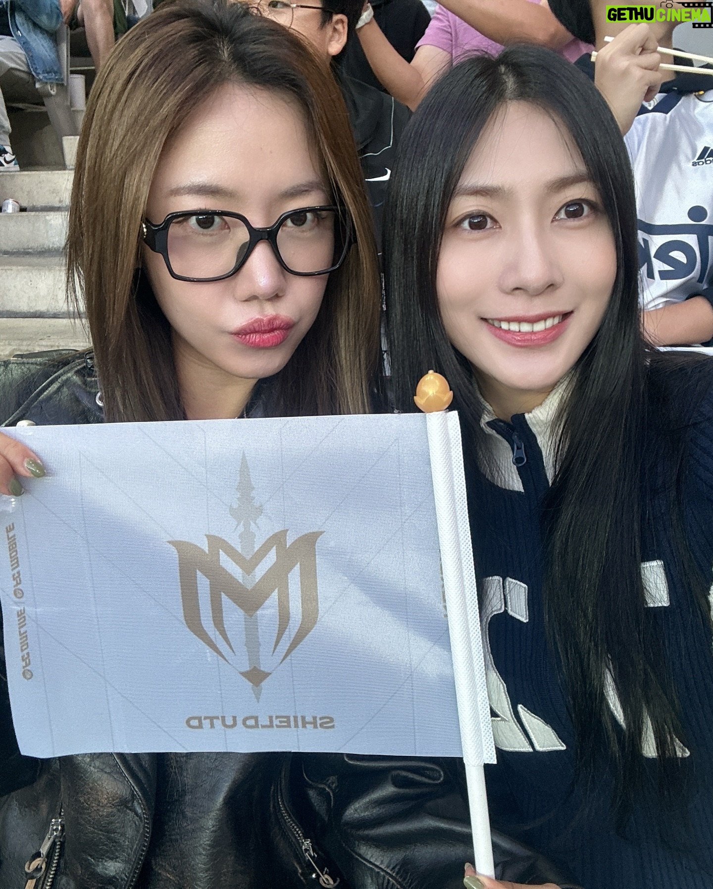 Oh Ha-young - 42.2K Likes - 내가 지금 보고 있는 게 게임이 아니라 현실이 맞는지...⚽️
레전드들의 경기 볼 수 있음에 감동받고 또 감사했습니다❤️
#넥슨아이콘매치