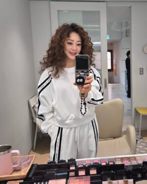 Oh Na-ra Instagram - 뽀글머리 하니까
떠오르는 그 때
#나의아저씨 #정희