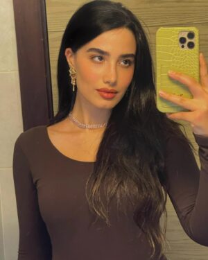Omaima Jawad Al Shukrchi Instagram - Selfies & more 🤎💕
