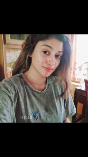 Oviya Instagram - #vada #bowbow 😬