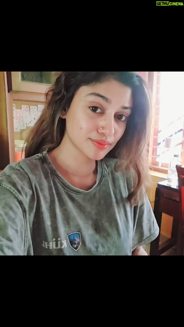 Oviya - 117.4K Likes - #vada #bowbow 😬