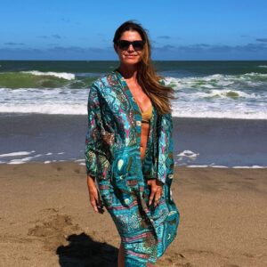 Pamela David Instagram - Con esta sonrisa recibí este día hermoso de sol ☀️ en @casamar.pinamar 

Con este look de @vars_ok sandalias de @meetmeshoes y gafas de @ozonogafas 

Gracias @rickiprensa 🙌🏼