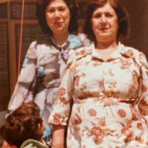 Pantea Panahiha Instagram - نفسم رفت . 
جونم رفت . 
مامانی زیبا،
احساس با تو بودن قشنگترین حس زندگیم بود که دیگه ندارم، 
نرمی دستای  پر از مهرت رو، نگاه های عمیق پر از سکوتتو، 
دعاهای خیر همیشگیت رو دیگه ندارم . 
دیگه به قامت بلند کی با تمام کوچیکیم نگاه کنم ؟
مامانی …
موجاجی …
دیگه کی خانوم نازو بفرسته شیراز ؟

آروم و راحت بخواب ماه من که دنیا به تو خیلی بدهکار موند 
روحت غرق آرامش عزیز رنج کشیده ی من، اسطوره من سفرت به خیر. خوابم چشم براه دیدنت میمونه، پشتمو خالی نکنی مامانی ، بیا به خوابم تند تند که جون بگیرم برای زندگی، 
تا دیدار دوبارت ، لمست ، بغل گرم و بزرگت
بدرود 
سنگ صبورم 

ملوک( زهرا) نجاتیان
یکم مهرماه همیشه با تو برای من معنی میشد امسال معنیش عمیق تر شد خانوم مدیر 
۱۴۰۳
🤍
