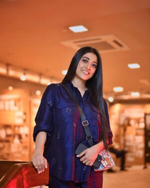 Paoli Dam Instagram - Because a little shimmer and 
A lot of blue never hurt anyone ✨💙

Styled by @poulami.rgupta  
Outfit by  @kavyasinghkunduofficial
Hair: @hairstylist_chandra
Makeup: @makeupbysouravg
📷 :  @rb_photography999

#OOTDMagic #KeepItChic #StyleOnPoint #FashionFeels #KIFF #cineadda  #PaoliDam