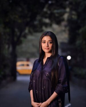 Paoli Dam Instagram - Because a little shimmer and 
A lot of blue never hurt anyone ✨💙

Styled by @poulami.rgupta  
Outfit by  @kavyasinghkunduofficial
Hair: @hairstylist_chandra
Makeup: @makeupbysouravg
📷 :  @rb_photography999

#OOTDMagic #KeepItChic #StyleOnPoint #FashionFeels #KIFF #cineadda  #PaoliDam