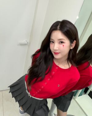 Park Cho-rong Instagram - ❣️