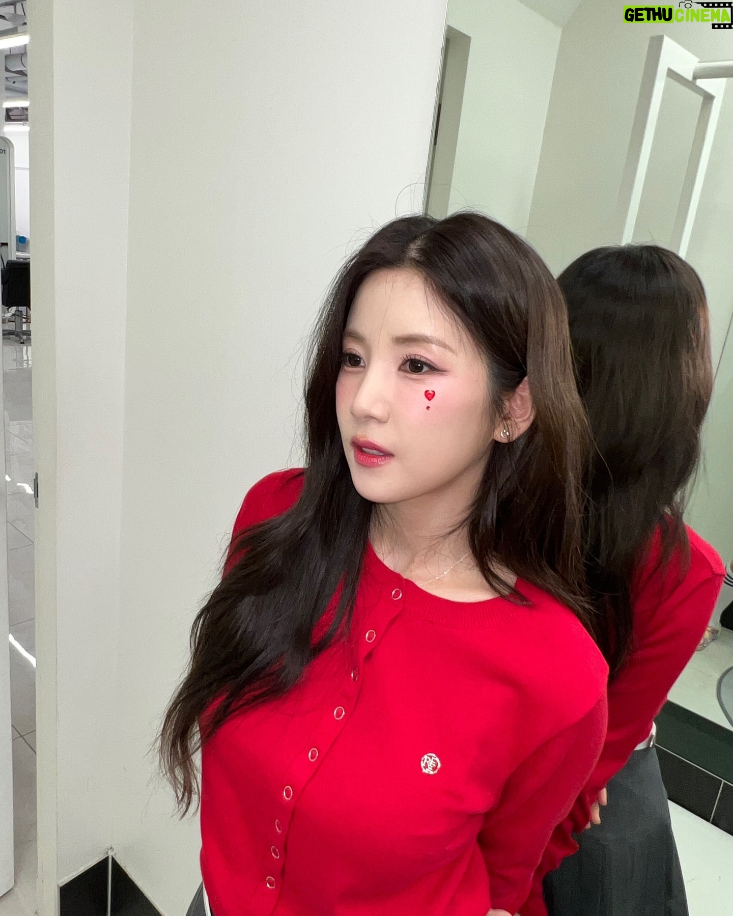 Park Cho-rong - 41.4K Likes - ❣️