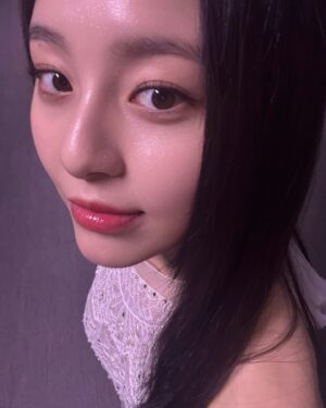 Park Ji-hu Instagram - #사계의봄 🌸🩷
그리고 깨알 수혁 🥹