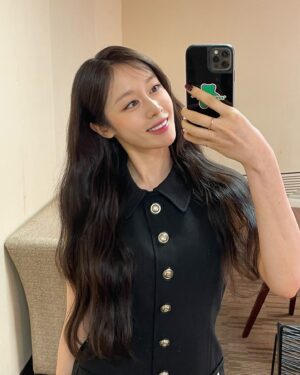 Park Ji-yeon Instagram - 15th Anniversary Fan Meeting👑🫶
The memories from yesterday’s fan meeting will stay with me for a long time. I’ll forever cherish the glances and words we exchanged. To Queens, who always support T-ara, thank you so much and I love you all❤️