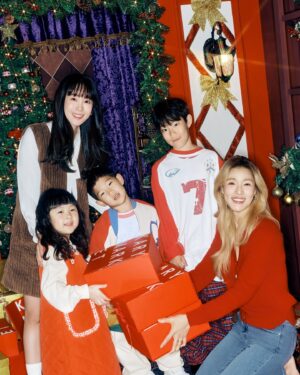 Park Ka-hi Instagram - 두 밤 자면 산타 할아버지 오신다~ Merry Christmas 🎄 
캐리마켓이 있으니 산타 걱정 없네요~😎❤️