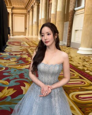 Park Min-young Instagram - 감사합니다 🩵