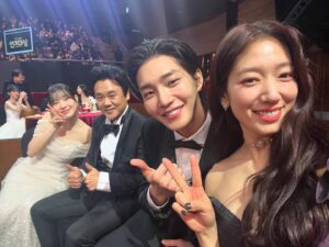 Park Shin-hye Instagram - 아몰랑 다올려!!!!
꿀떡이들이 좋아하겠지 모~~🫣😘
#지옥에서온판사