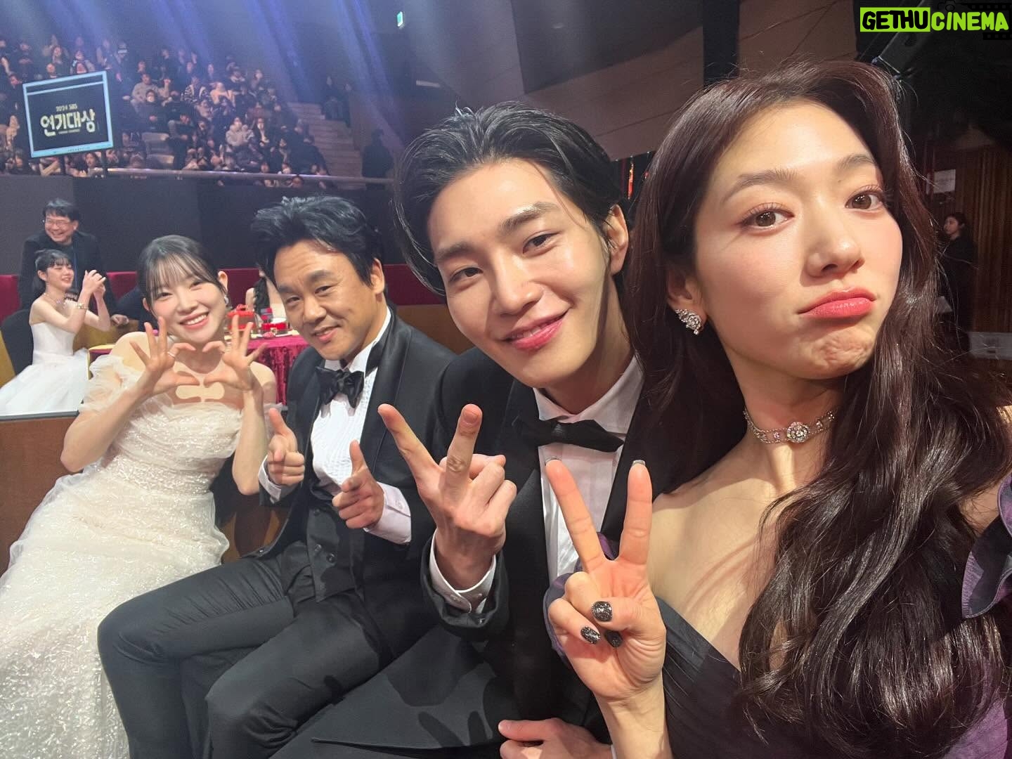 Park Shin-hye - 1.9 Million Likes - 아몰랑 다올려!!!!
꿀떡이들이 좋아하겠지 모~~🫣😘
#지옥에서온판사