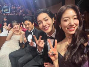 Park Shin-hye Instagram - 아몰랑 다올려!!!!
꿀떡이들이 좋아하겠지 모~~🫣😘
#지옥에서온판사