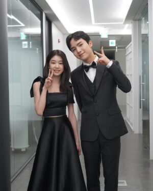 Park So-yi Instagram - 우진아 수상 축하해❤️
친절한 현진이도 반가웠어요~ :)

#sbs연기대상 #문우진 #박소이 #최현진