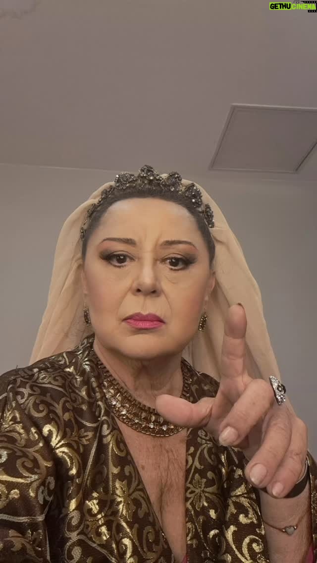 Parla Şenol - 6.9K Likes -