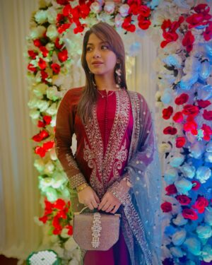 Parsa Evana Instagram - She became the poetry among roses 🥀