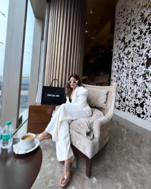 Parul Yadav Instagram - Gliding through the clouds with style as my co-pilot. ✈️✨ Next stop: #IIFAUtsavam, where stars aren’t just in the sky! 🌟

#IIFA2024 #AboveAndBeyond #IIFAAwards2024
#IIFAFESTIVAL #YasIsland #InAbuDhabi #NEXA #IIFAUtsavam2024 @iifa @iifautsavam