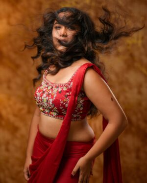 Parvathy R Krishna Instagram - Red Rosses and Christmas Kisses ♥️🫶
Photography : @perfect_makers 
Styling : @nithinsuresh_su 
Outfit : @minnaram_designer_boutique 
MUAH : @manjucalluna