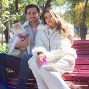 Paulina Goto Instagram - Happy Bday mi amorcito 🔑

Que esta nueva vuelta al sol venga acompañada de nuevos comienzos, bendiciones, aprendizaje, nuevos proyectos, crecimiento, música, risas, cafecito, abrazos calientitos, viajes y experiencias hermosas. 
Recuerda que los cambios llegan para mostrarnos lo que ya no funciona y que cuando eres fiel a ti, a tus valores, a esa brújula interna y confías, siempre estarás donde tienes que estar y con quienes vibren en tu misma frecuencia. 
Es un regalo poder caminar contigo. Te amo con todo mi corazón y agradezco infinito tu presencia en mi vida. ✨💕

👗👔 gracias @hm @itsandyochoaa por nuestros outfits tan lindos 🥰