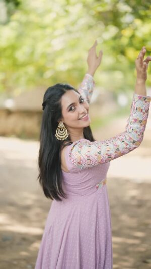 Pavithra Janani Instagram - 🌷

Makeup & Hairdo @jeru_bridal_studioo 
Outfit @vika.label 
Photography @xposurestudio.in 

#bb8 #pavithrajanani 
#biggbosstamilseason8 
#disneyplushotstar 
#vijaytelevision 
#biggbossseason8 
#votepavithrajanani