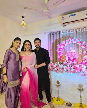 Payal Gaming Instagram - Ganpati bappa morya 🌸

Can't thank you enough for such an amazing time @prachisingh2202 @madhur_sharmaofficial