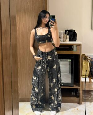 Payal Gaming Instagram - Dreamhack fit 🎮🔥

Wearing: @chapter2drip