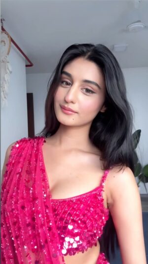 Payal Gaming Instagram - Your desi girl ✨💥 draped in hot pink outfit by @isabydollywahal