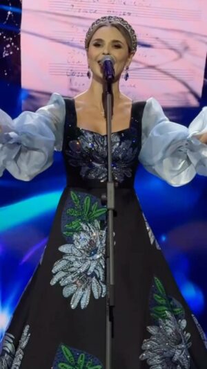 Pelageya Khanova Instagram - 🇷🇺ЗДЕСЬ наш Причал!🇷🇺
Дорогие наши соотечественники!
Поздравляем вас с Праздником!

Пусть Россия процветает благодаря нашему Единству!
Будем едины друг с другом, с народом, с нашими предками, и с нашими потомками!

#пелагея #pelageya #русскаяпесня #folk #russia #russiasong #издалекадолго #течетрекаволга