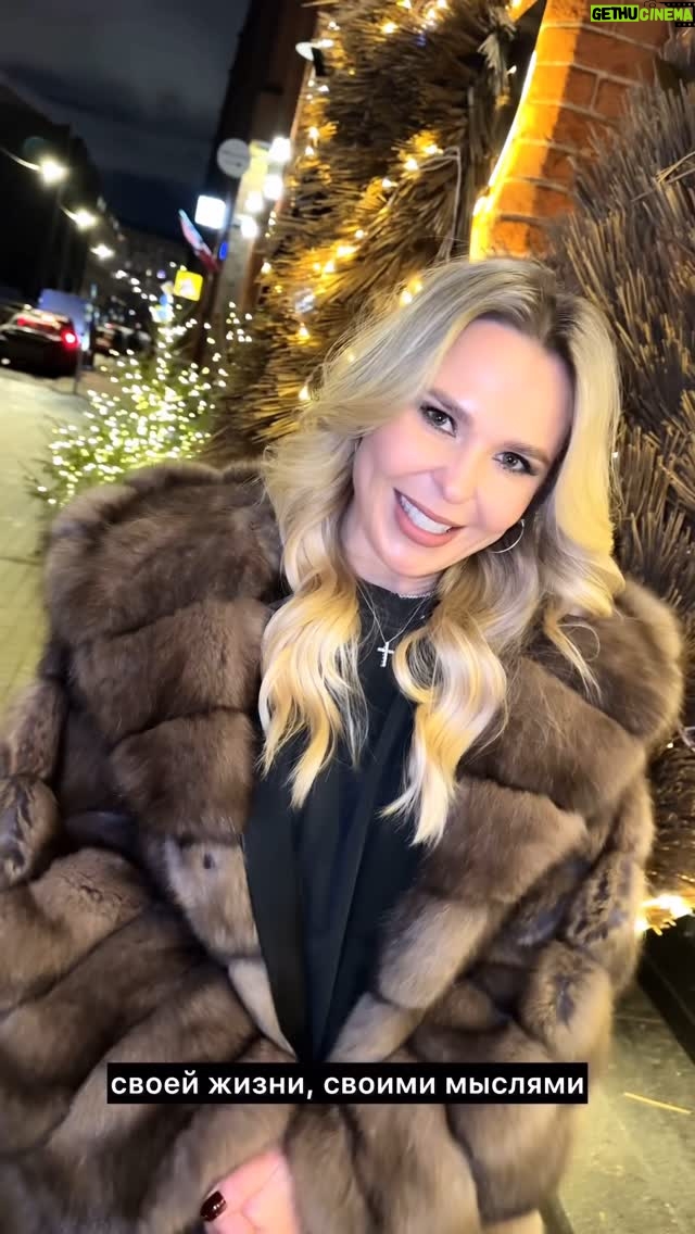 Pelageya Khanova - 18.5K Likes - С Новым годом, дорогие !🎄 Теперь будем встречаться чаще.. ♥️ #пелагея #группапелагея #pelageya