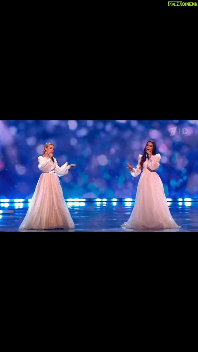 Pelageya Khanova - 14K Likes - Чудесный дуэт нежной девичьей, очень русской песни получился с Зарой @zara_music !
🙏🏻❤️
#пелагея #русскаяпесня #зара