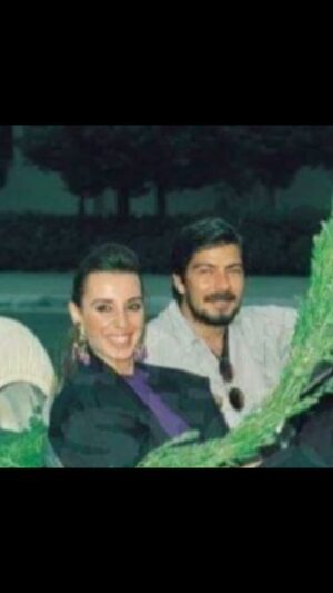 Perihan Savaş Instagram - Sözün bittiği bir gündeyiz yine 😢seni kalbime sakladım ya hep ordasın sonsuza kadar🙏🙏🖤🖤