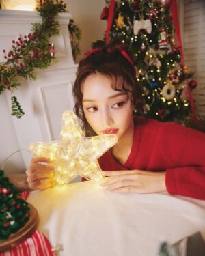 Pichukkana Wongsarattanasin Instagram - ❄️🎄🎁 𝐖𝐢𝐬𝐡𝐢𝐧𝐠 𝐲𝐨𝐮 𝐚 𝐛𝐥𝐞𝐬𝐬𝐞𝐝 𝐂𝐡𝐫𝐢𝐬𝐭𝐦𝐚𝐬~❤️🎅🏻🎉❄️