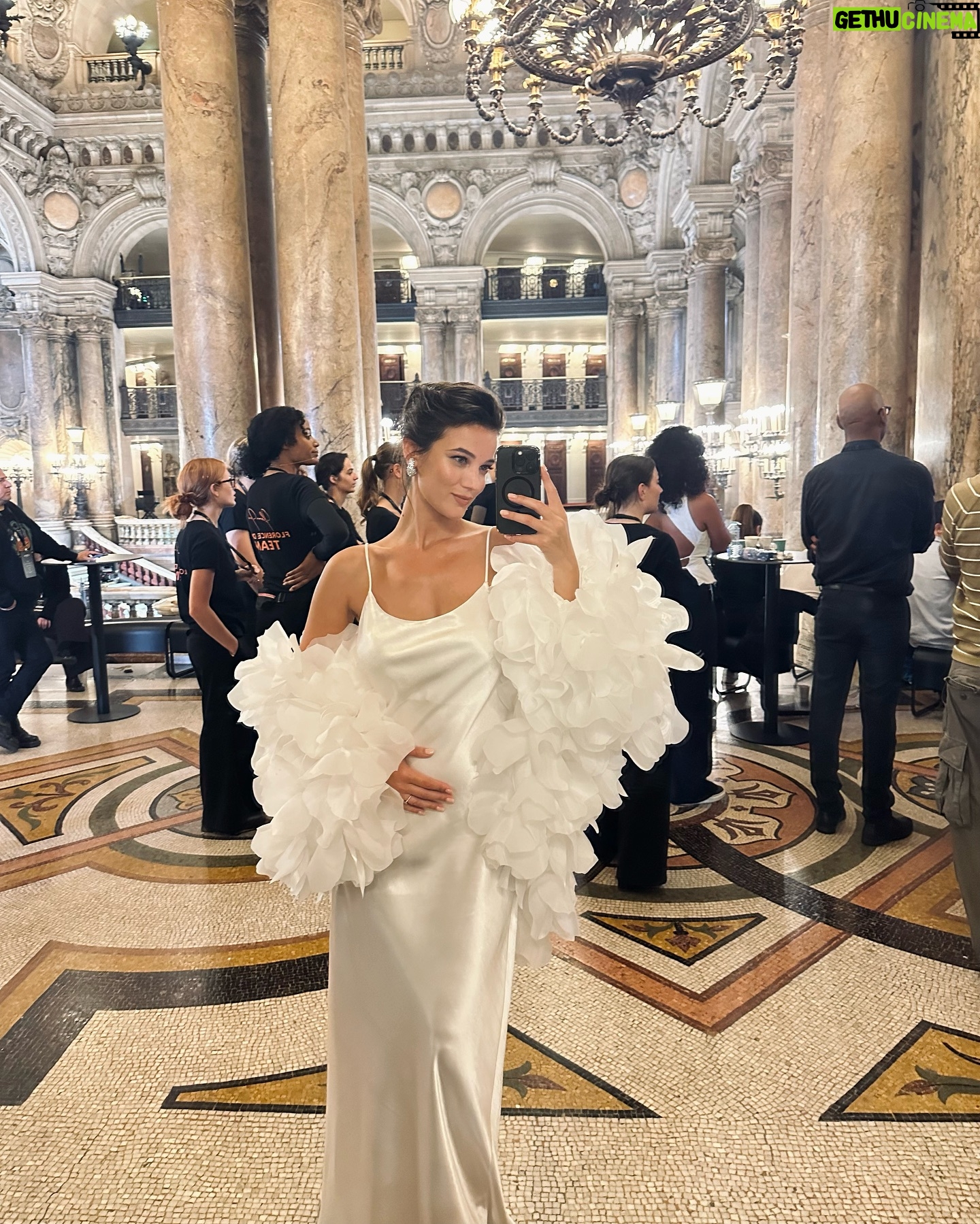 Pınar Deniz - 684.4K Likes - Hala etkisinde olduğum bir gece🫠
Paris’te dünyaca ünlü isimlerle aynı sahneyi paylaşmak ve kadının gücünü bu denli hissetmek çok gurur vericiydi.
Daha nice işlerimize @lorealparis 🤍
“Çünkü Biz Buna Değeriz.” #reklam
