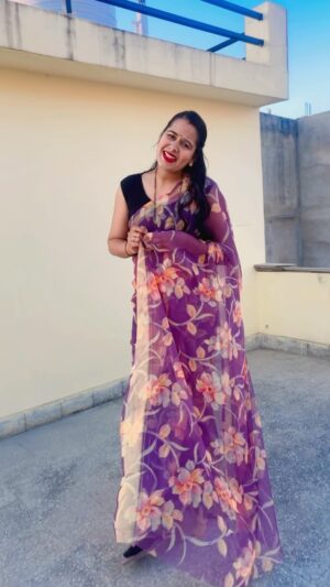Poonam Sharma Instagram - shopping jeen fashion 👉