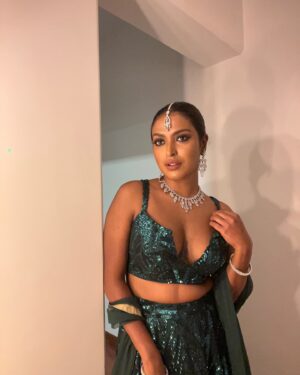 Poulomi Das Instagram - Glitz and glam all set for never ending Diwali bash 😍💫🎆🌟🪔

Styled by  @anusoru & @nidhikurda ♥️