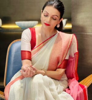 Prachee Shah Instagram - …
Because everyday is Saree day 😍❤️
.
#worldsareeday #sarees 
#sareelove #sareelover #simply #me #kathakdancer #actor #pracheeshahpaandya