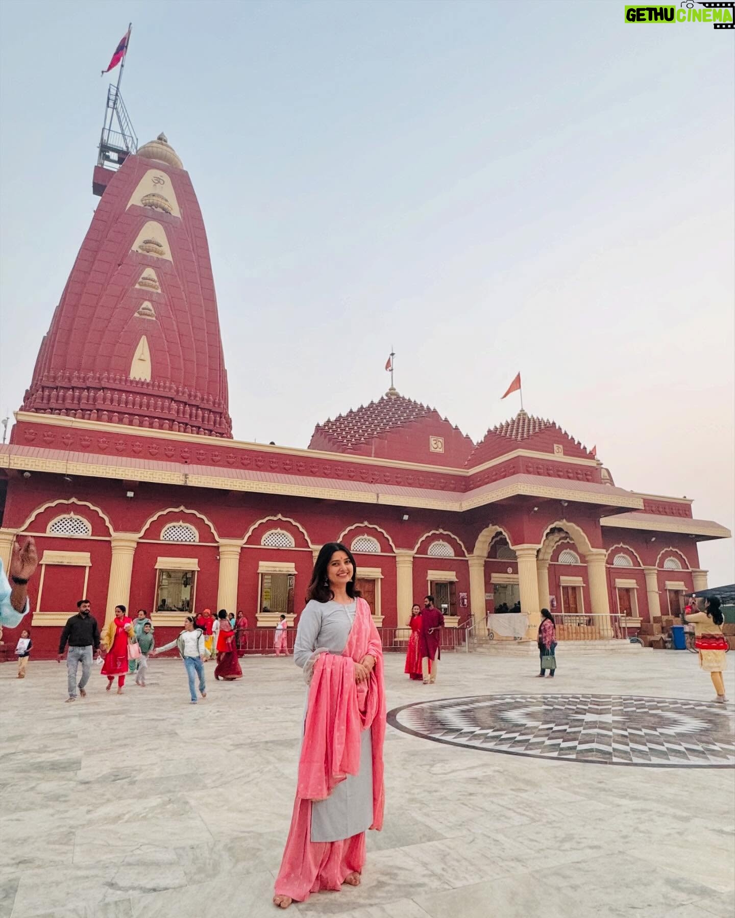 Prajakta Mali - 191.6K Likes - श्री नागेश्वर ज्योतिर्लिंग- द्वारका , गुजरात.
.
दारूकवन
.
#ज्योतिर्लिंग #शिव #महादेव #दासी #शिवोऽहम् #prajakttamali @🔱
.
(तळटिप - एका दिवसात गुजरातमधील ही २ ज्योतिर्लिंग होऊ शकतात. थोडी धावपळ होते. आम्ही तिथून पुढे बेट द्वारकेलाही गेलो. तिथे द्वारकाधीशाचे (कृ्ष्णमंदिर) आहे.)