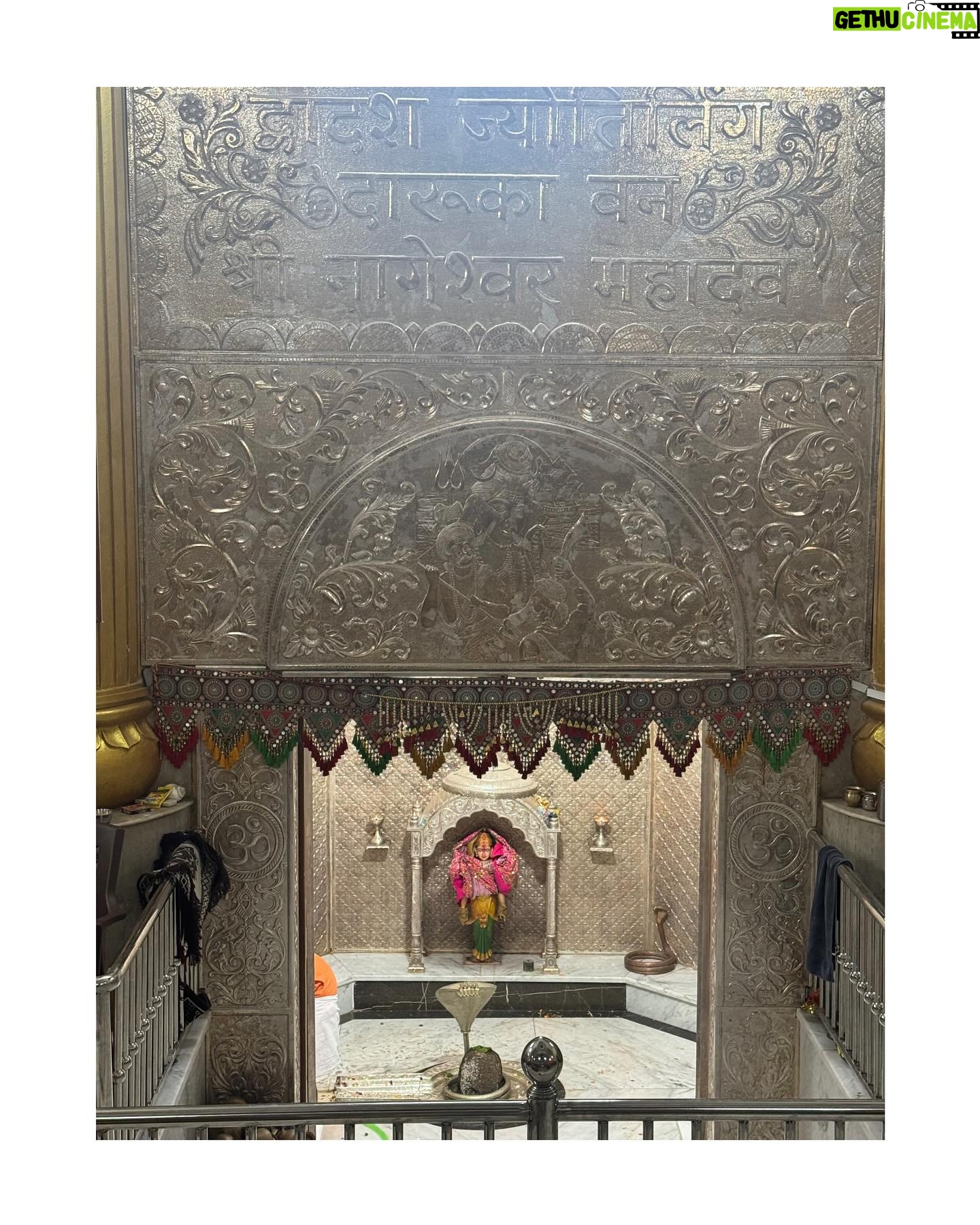 Prajakta Mali - 191.6K Likes - श्री नागेश्वर ज्योतिर्लिंग- द्वारका , गुजरात.
.
दारूकवन
.
#ज्योतिर्लिंग #शिव #महादेव #दासी #शिवोऽहम् #prajakttamali @🔱
.
(तळटिप - एका दिवसात गुजरातमधील ही २ ज्योतिर्लिंग होऊ शकतात. थोडी धावपळ होते. आम्ही तिथून पुढे बेट द्वारकेलाही गेलो. तिथे द्वारकाधीशाचे (कृ्ष्णमंदिर) आहे.)