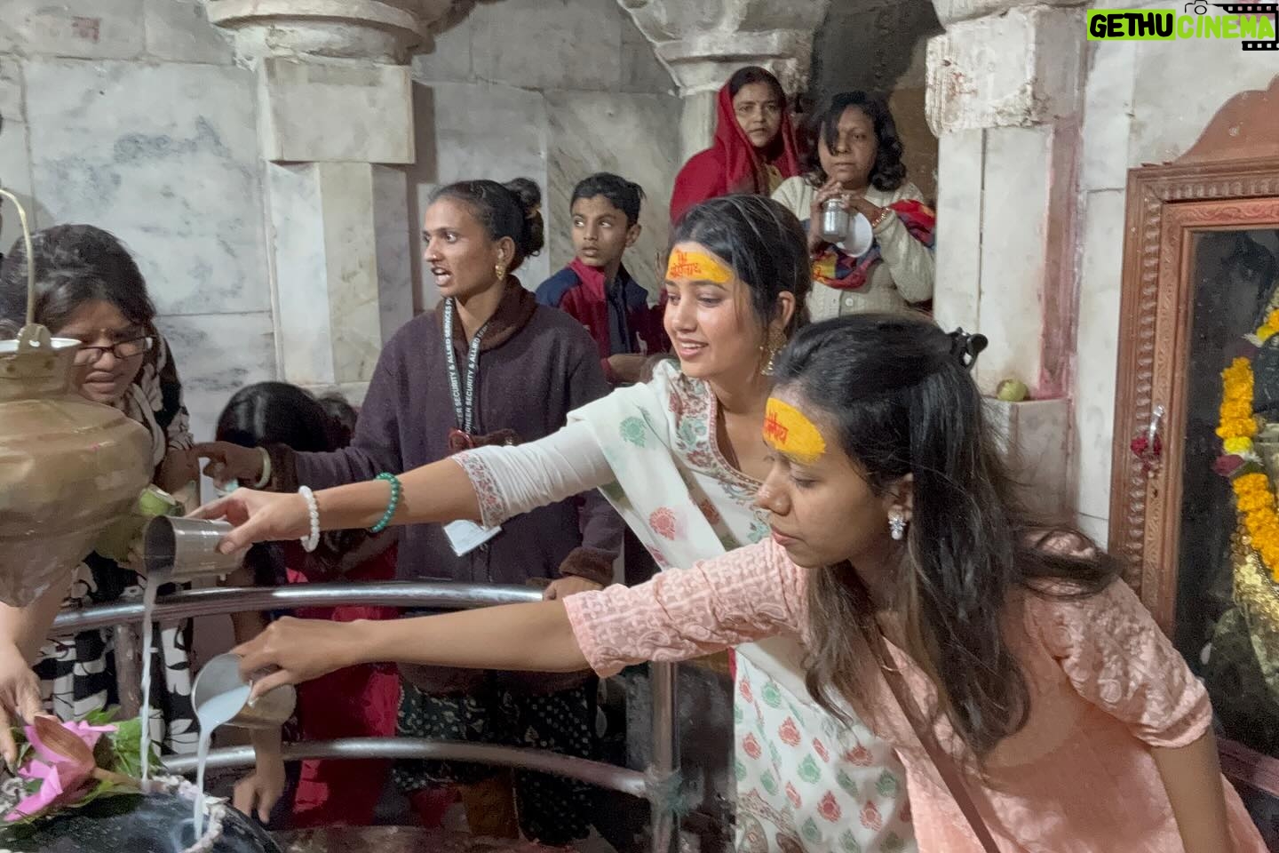 Prajakta Mali - 184.2K Likes - As promised to my Lord 🔱.
Journey begins…🌟
.
श्री सोमनाथ ज्योतिर्लिंग.
वेरावळ, सौराष्ट्र- गुजरात.
.
(सुट्ट्यांचा सदुपयोग 😌)
(तळटिप - जेव्हा सोमनाथाला जाल तेव्हा नव्या मंदिराला ज़रूर भेट द्या. खूपच सुंदर आहे. तिथे मोबाईलसाठी परवानगी नसल्याने फोटोज् काढता, share करता आले नाहीत.)
#१२ज्योतिर्लिंग #शिव #महादेव #हरहरमहादेव #दासी #prajakttamali @😌
