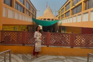 Prajakta Mali Instagram - As promised to my Lord 🔱.
Journey begins…🌟
.
श्री सोमनाथ ज्योतिर्लिंग.
वेरावळ, सौराष्ट्र- गुजरात. 
.
(सुट्ट्यांचा सदुपयोग 😌) 
(तळटिप - जेव्हा सोमनाथाला जाल तेव्हा नव्या मंदिराला ज़रूर भेट द्या. खूपच सुंदर आहे. तिथे मोबाईलसाठी परवानगी नसल्याने फोटोज् काढता, share करता आले नाहीत.) 

#१२ज्योतिर्लिंग #शिव #महादेव #हरहरमहादेव #दासी #prajakttamali @😌