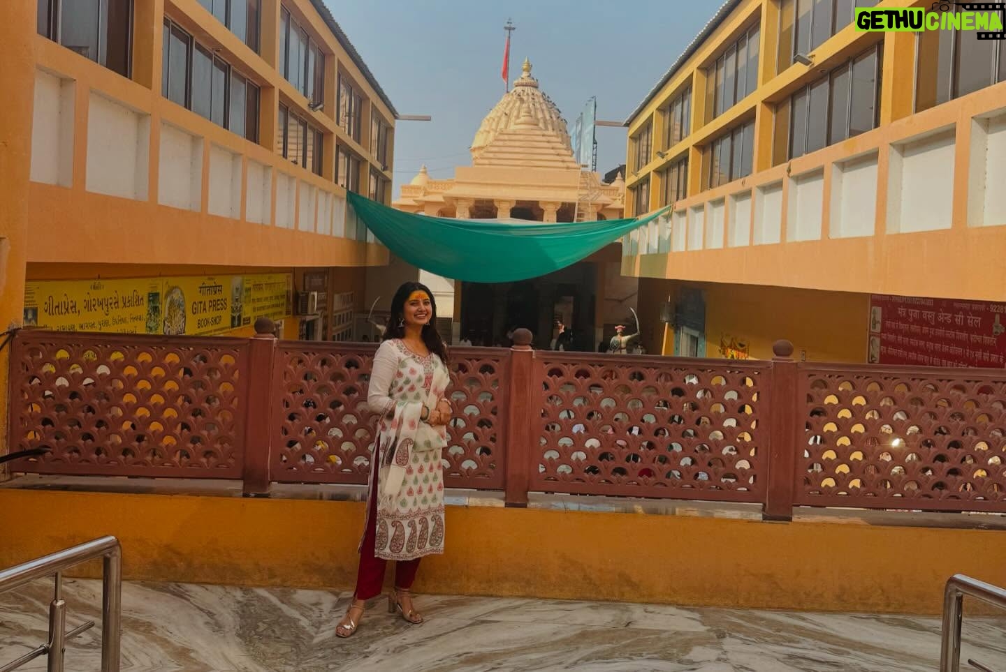 Prajakta Mali - 184.2K Likes - As promised to my Lord 🔱.
Journey begins…🌟
.
श्री सोमनाथ ज्योतिर्लिंग.
वेरावळ, सौराष्ट्र- गुजरात.
.
(सुट्ट्यांचा सदुपयोग 😌)
(तळटिप - जेव्हा सोमनाथाला जाल तेव्हा नव्या मंदिराला ज़रूर भेट द्या. खूपच सुंदर आहे. तिथे मोबाईलसाठी परवानगी नसल्याने फोटोज् काढता, share करता आले नाहीत.)
#१२ज्योतिर्लिंग #शिव #महादेव #हरहरमहादेव #दासी #prajakttamali @😌