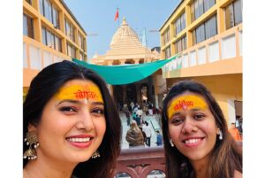 Prajakta Mali Instagram - As promised to my Lord 🔱.
Journey begins…🌟
.
श्री सोमनाथ ज्योतिर्लिंग.
वेरावळ, सौराष्ट्र- गुजरात. 
.
(सुट्ट्यांचा सदुपयोग 😌) 
(तळटिप - जेव्हा सोमनाथाला जाल तेव्हा नव्या मंदिराला ज़रूर भेट द्या. खूपच सुंदर आहे. तिथे मोबाईलसाठी परवानगी नसल्याने फोटोज् काढता, share करता आले नाहीत.) 

#१२ज्योतिर्लिंग #शिव #महादेव #हरहरमहादेव #दासी #prajakttamali @😌